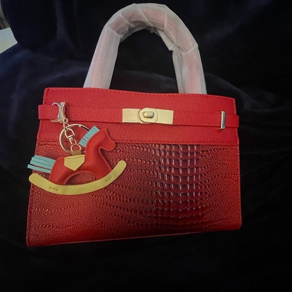 NEW-mini Kelly inspired
Red crocodile textured
Adjustable Shoulder strap handbag - Picture 4 of 9